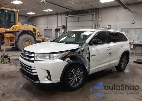 2018 Toyota Highlander Xle z USA, uszkodzony, nr VIN 5TDJZRFH6JS878784